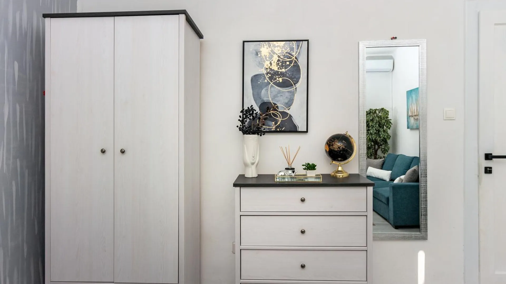 Spacious Apartment Center Split