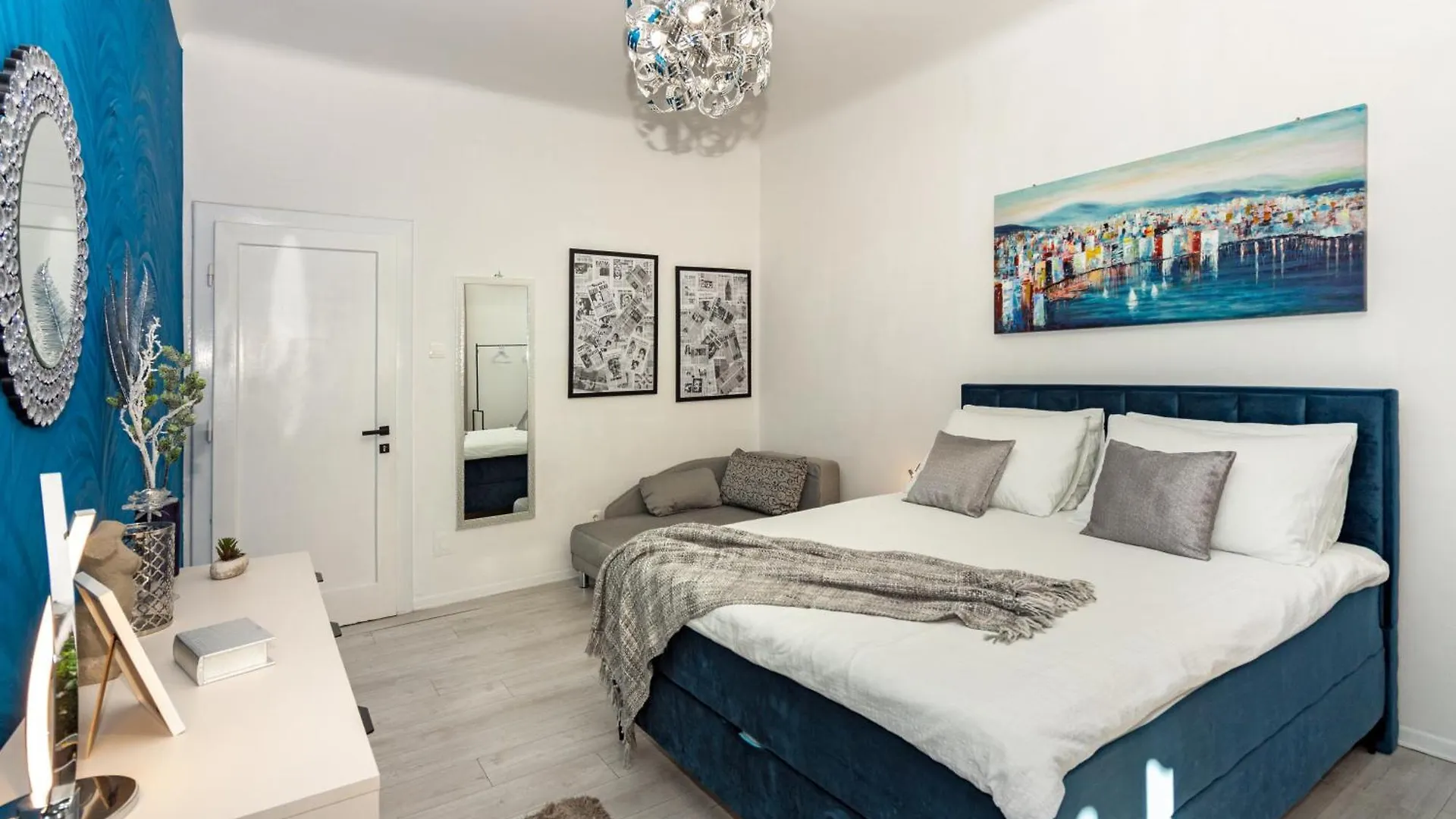 Spacious Apartment Center location